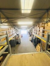 Industrial in Aulnay-sur-Mauldre for sale Interior Photo- Image 2 of 9