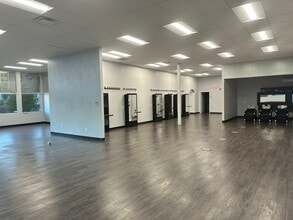 224 Berlin Tpke, Berlin, CT for lease Interior Photo- Image 2 of 11