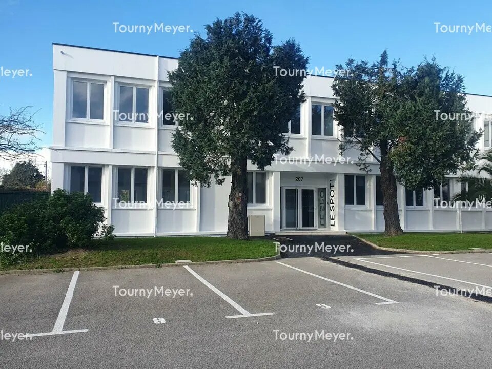 Office in Lanester for sale Primary Photo- Image 1 of 4