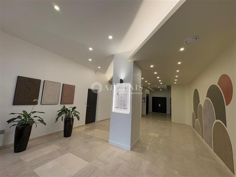 1214 Rue Du Fort De Saint-Cyr, Montigny-le-Bretonneux à louer - Hall d’entrée - Image 3 de 5