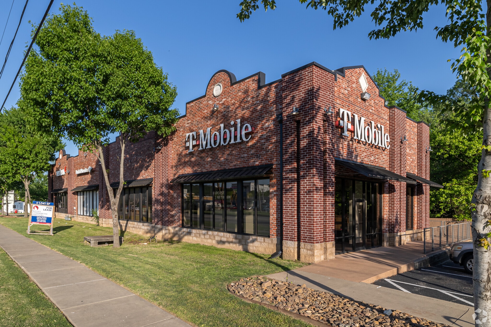 2737 W Martin Luther King Blvd, Fayetteville, AR for lease Primary Photo- Image 1 of 2