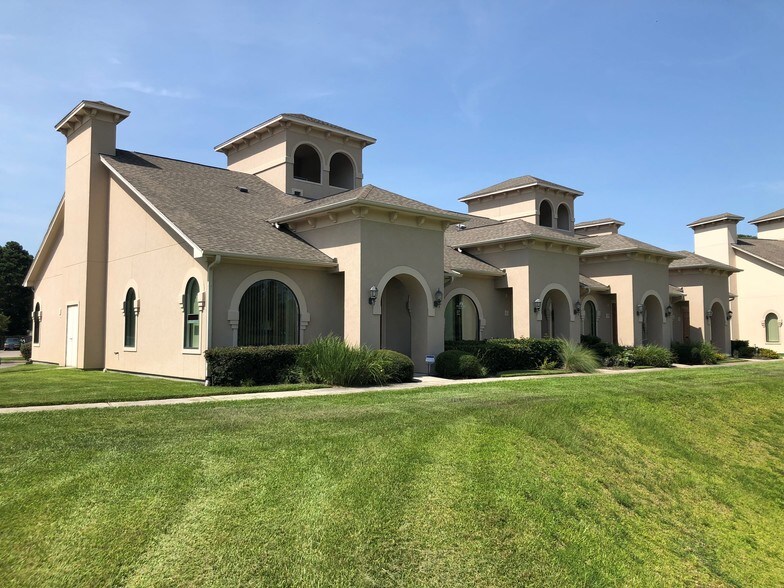 13644 Breton Ridge St, Houston, TX à vendre - Photo du bâtiment - Image 1 de 45