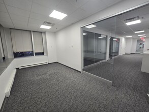 1 Bridge Plz N, Fort Lee, NJ for lease Interior Photo- Image 2 of 6