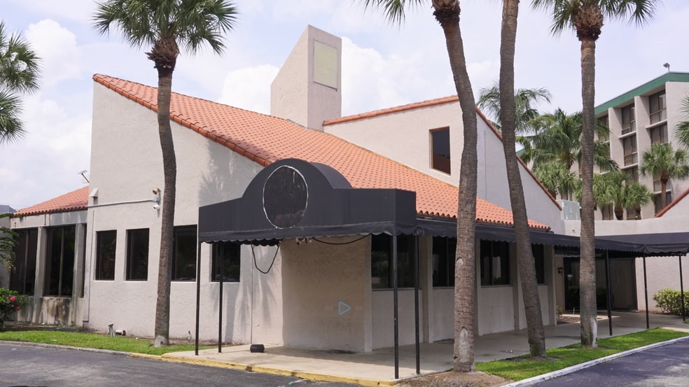 1901 Palm Beach Lakes Blvd, West Palm Beach, FL for lease - Building Photo - Image 3 of 11