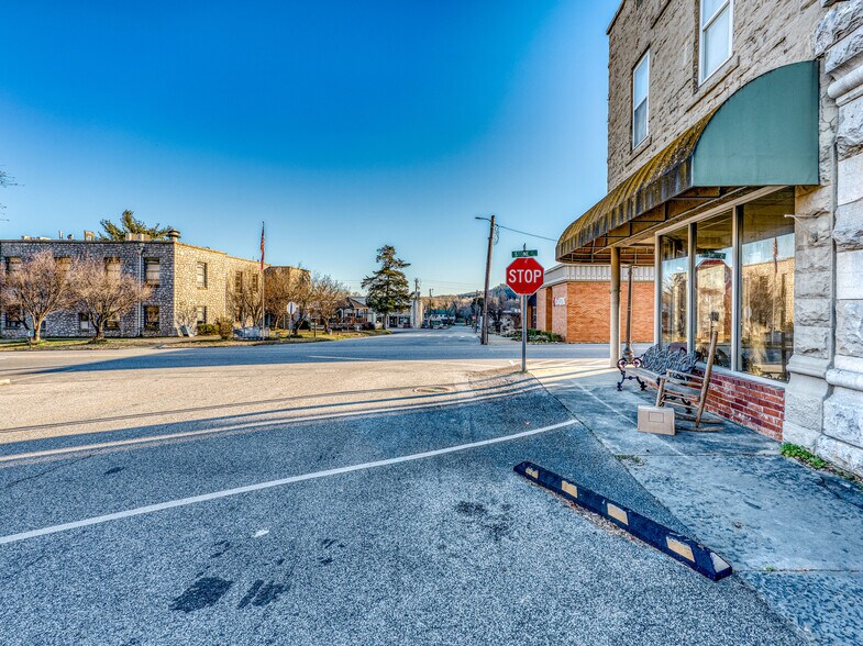 103 Church St, Jasper, AR à vendre - Photo du bâtiment - Image 2 de 19