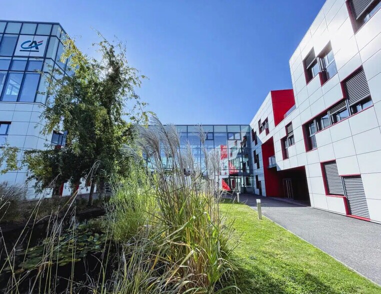 66 Chemin Du Moulin Carron, Dardilly for lease - Building Photo - Image 3 of 3