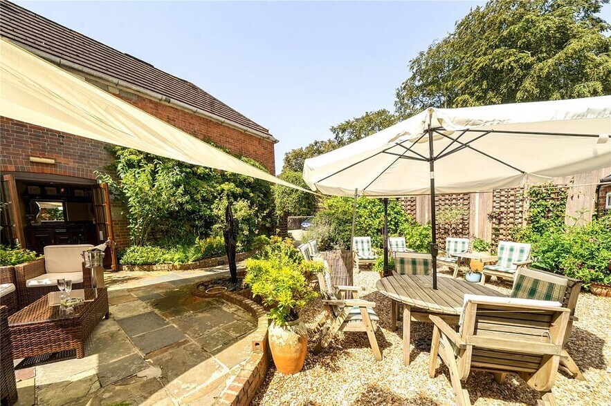 4-6 Bleke St, Shaftesbury for sale - Building Photo - Image 2 of 15