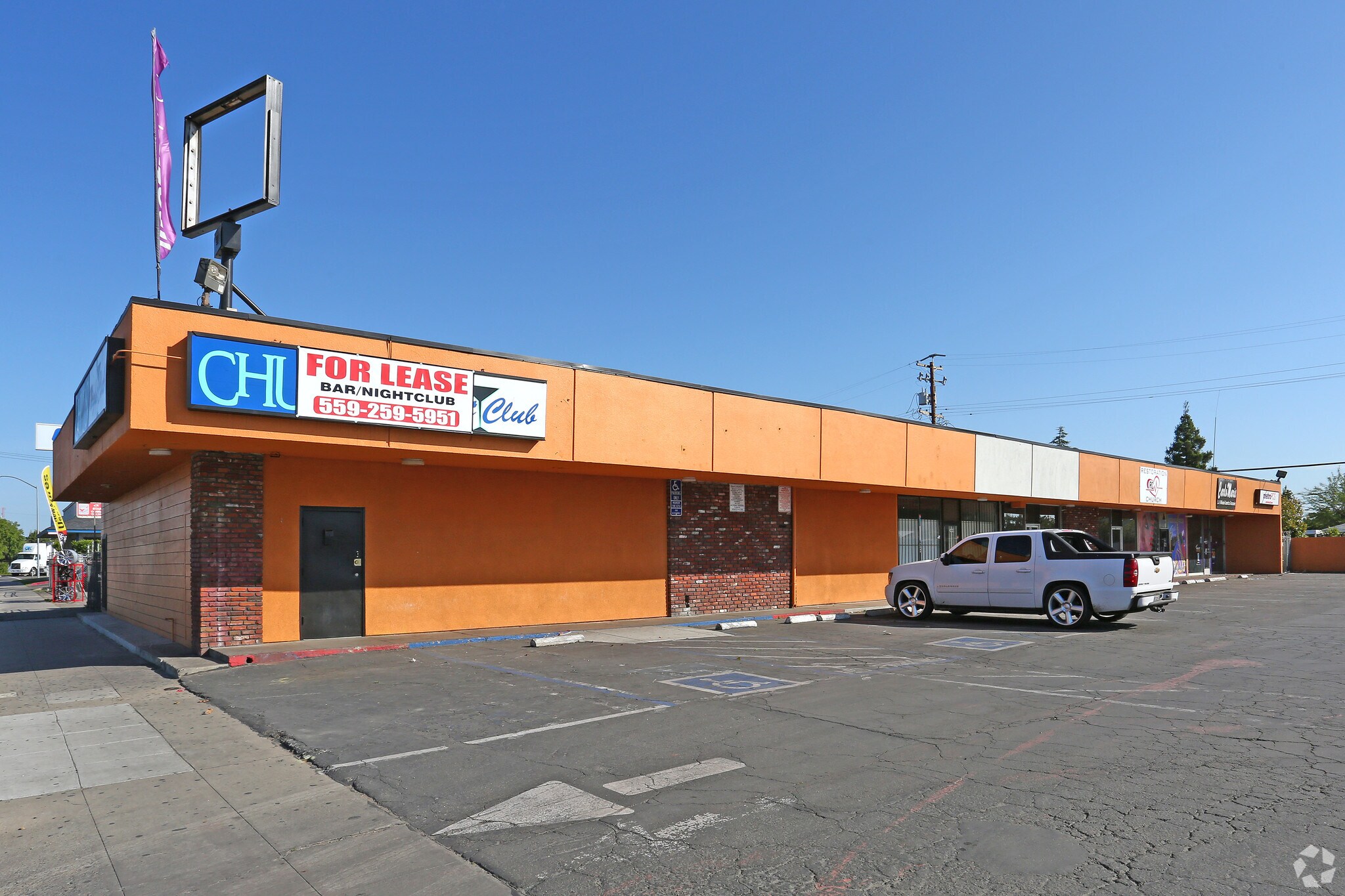 2434-2448 N Weber Ave, Fresno, CA à louer Photo du bâtiment- Image 1 de 4