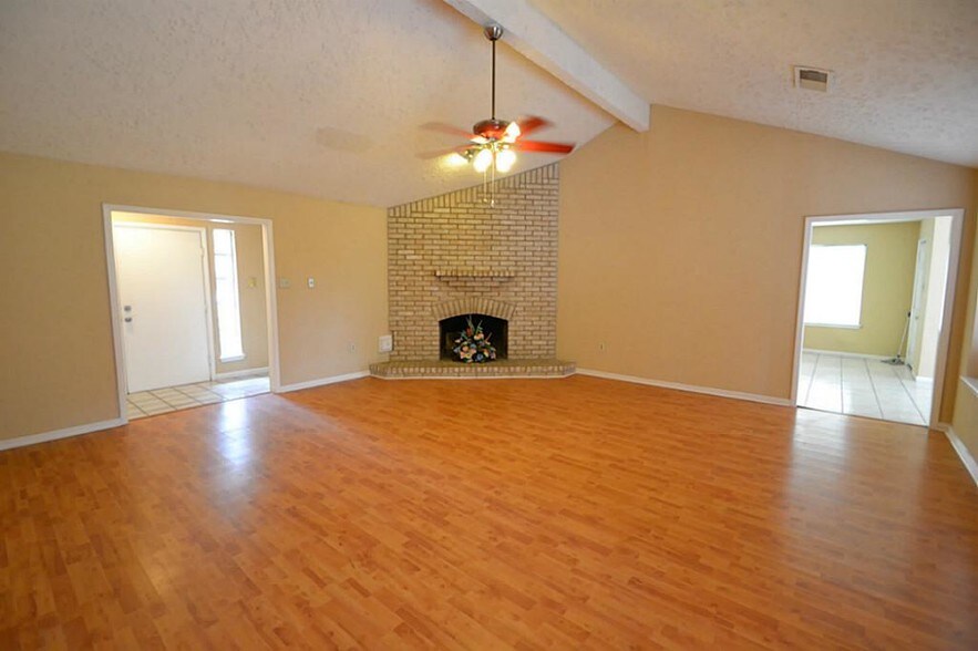 6116 Reading Rd, Rosenberg, TX à vendre - Photo intérieure - Image 2 de 5