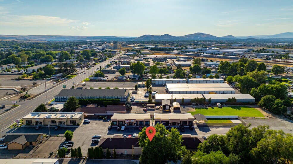 5602 W Clearwater Ave, Kennewick, WA à vendre - Aérien - Image 2 de 12