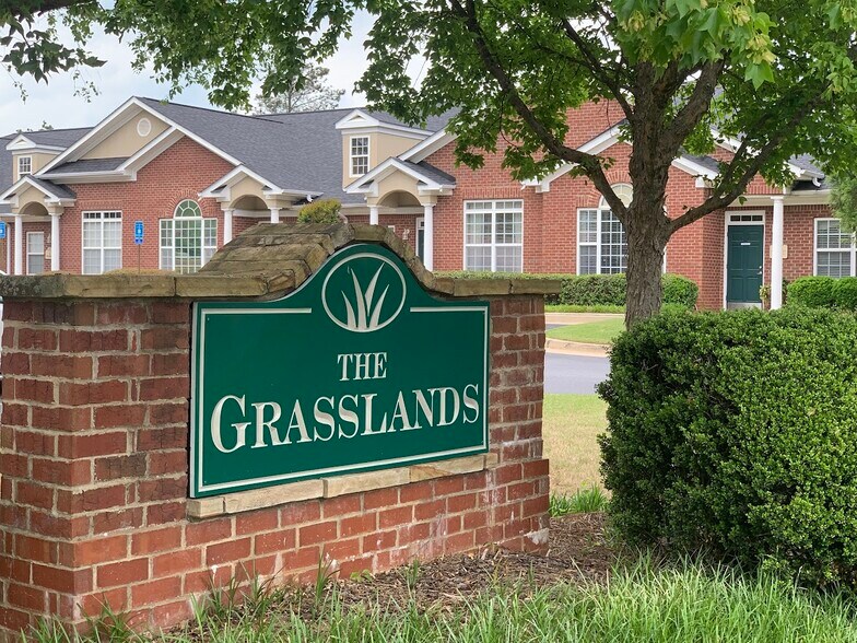 1825 Lockeway Dr, Alpharetta, GA à vendre - Photo du bâtiment - Image 2 de 24