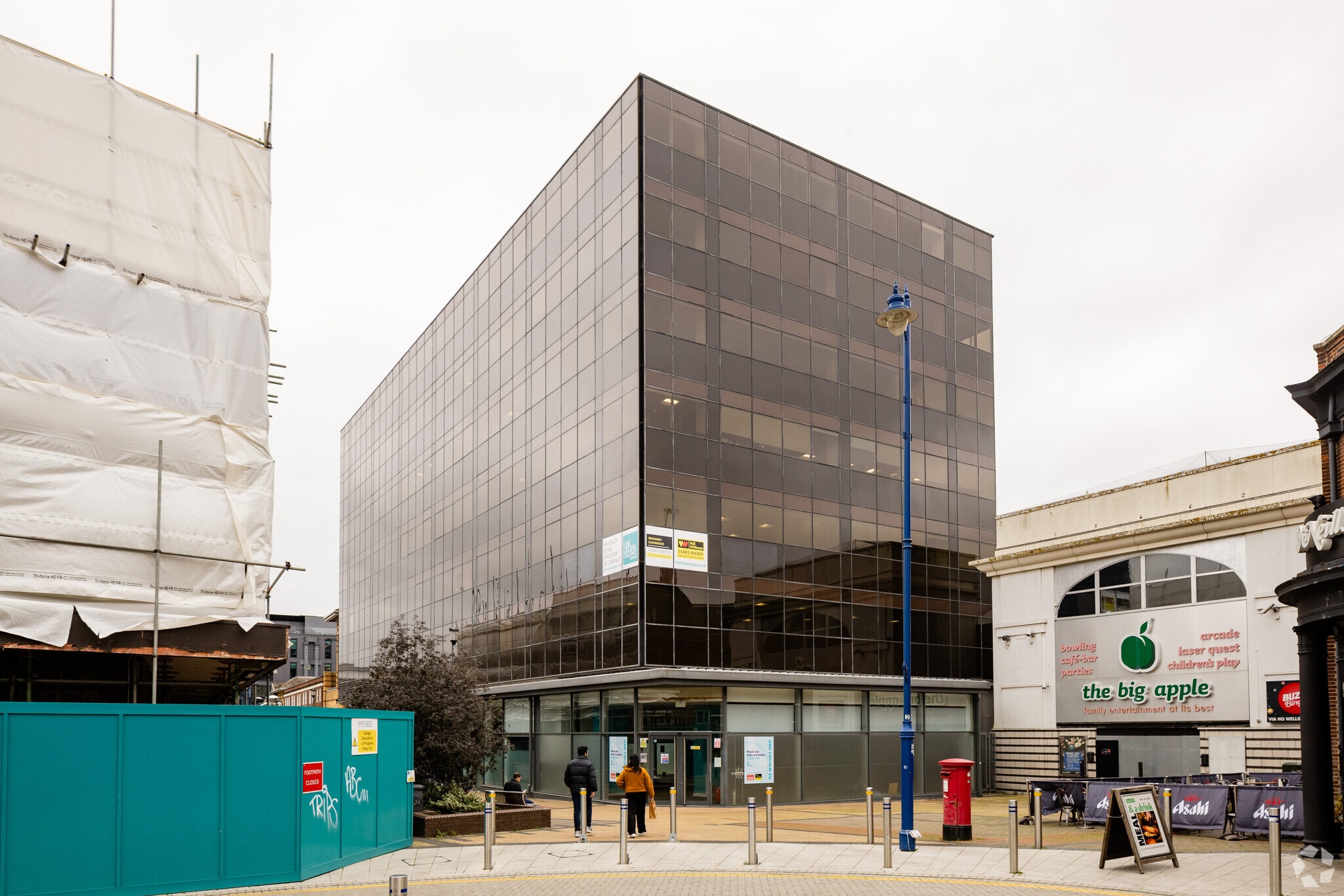 One Crown Sq, Woking for lease Primary Photo- Image 1 of 4
