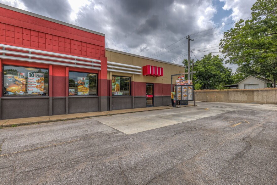 206 N Wilson Ave, Sand Springs, OK à vendre - Photo du bâtiment - Image 2 de 7