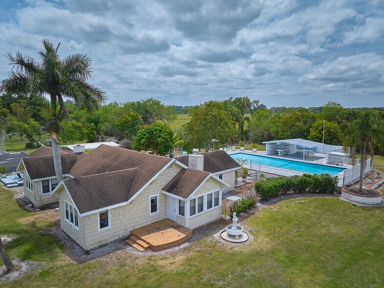 14601 Orange Ave, Fort Pierce, FL à vendre - Photo principale - Image 1 de 28