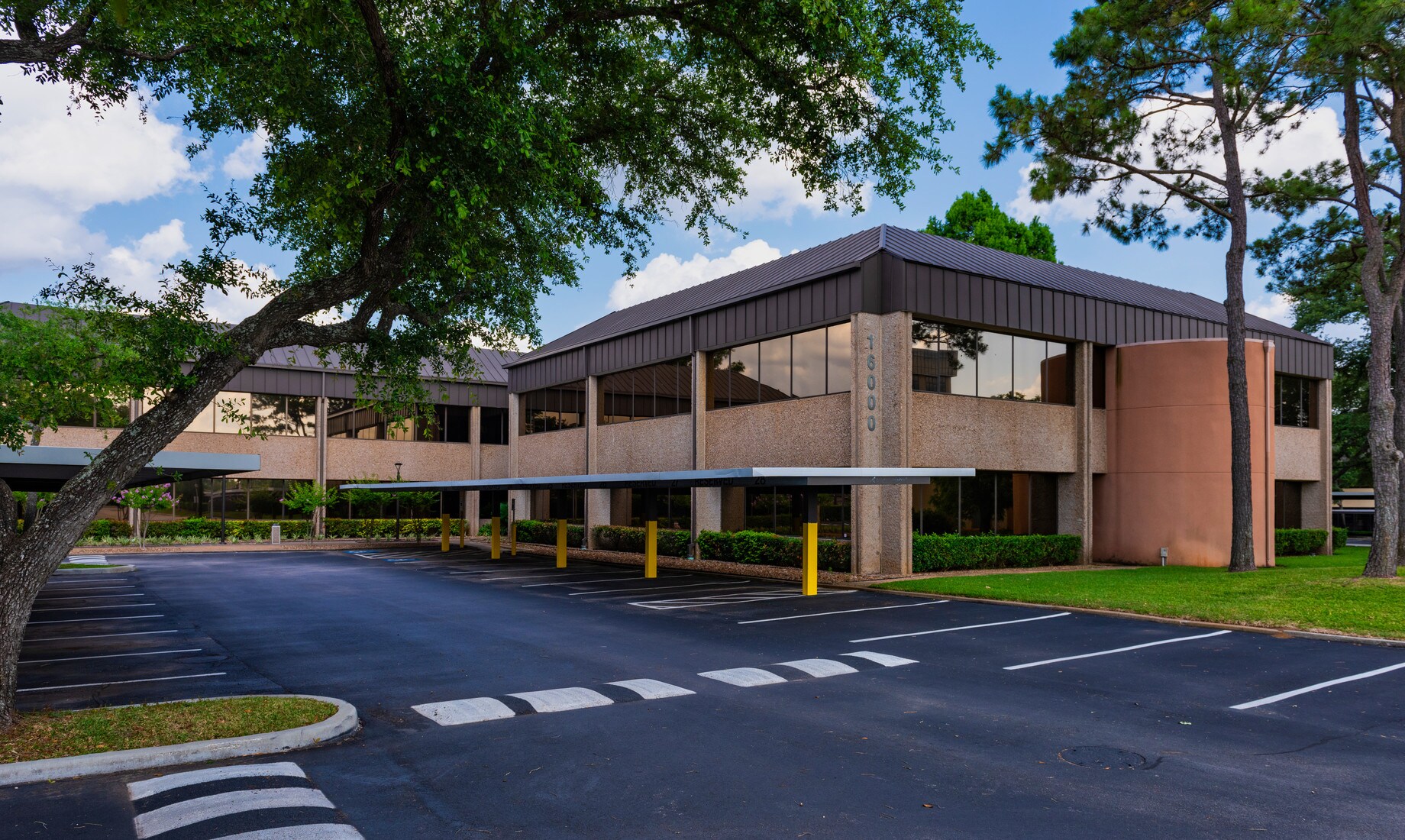 16000 Barkers Point Ln, Houston, TX for sale Primary Photo- Image 1 of 37