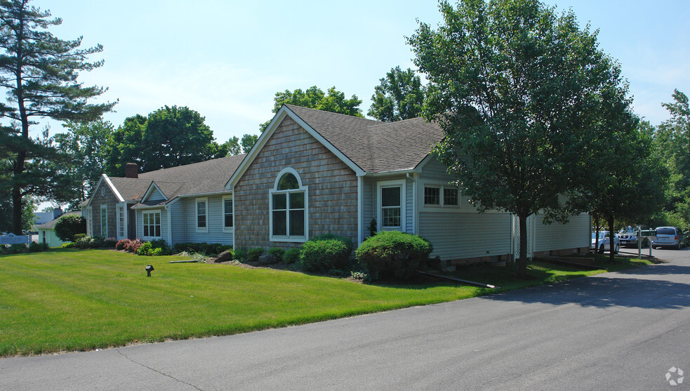 3033 Brighton Henrietta Town L Rd, Rochester, NY à vendre - Photo principale - Image 1 de 1