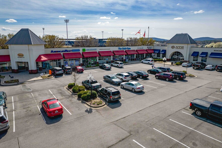 3028-3030 Memorial Pky SW, Huntsville, AL for lease - Building Photo - Image 1 of 6