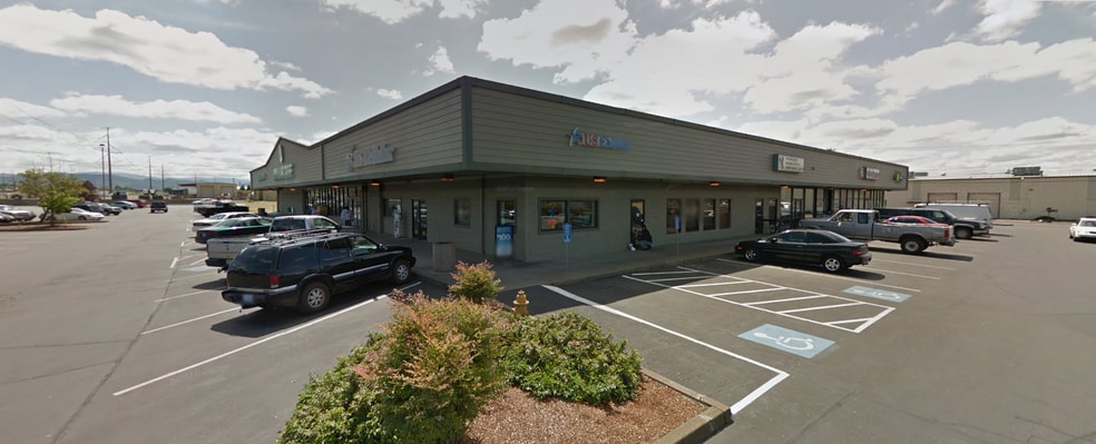 7334 Crater Lake Hwy, White City, OR for lease - Primary Photo - Image 1 of 12
