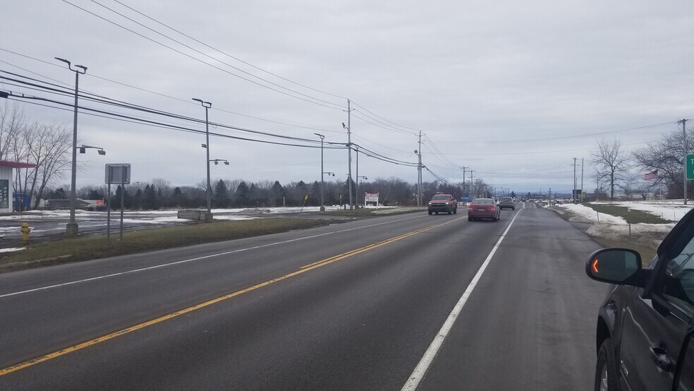 1029 Route 5 & 20, Geneva, NY à vendre - Photo du bâtiment - Image 2 de 3