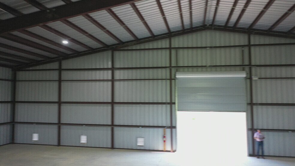 5145 Old Atascocita Rd, Dayton, TX à vendre - Vidéo sur l’inscription commerciale - Image 3 de 14