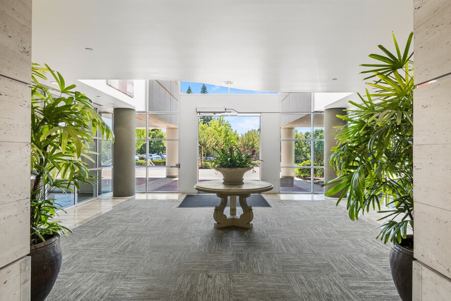 3017 Douglas Blvd, Roseville, CA à louer - Hall d’entrée - Image 3 de 15