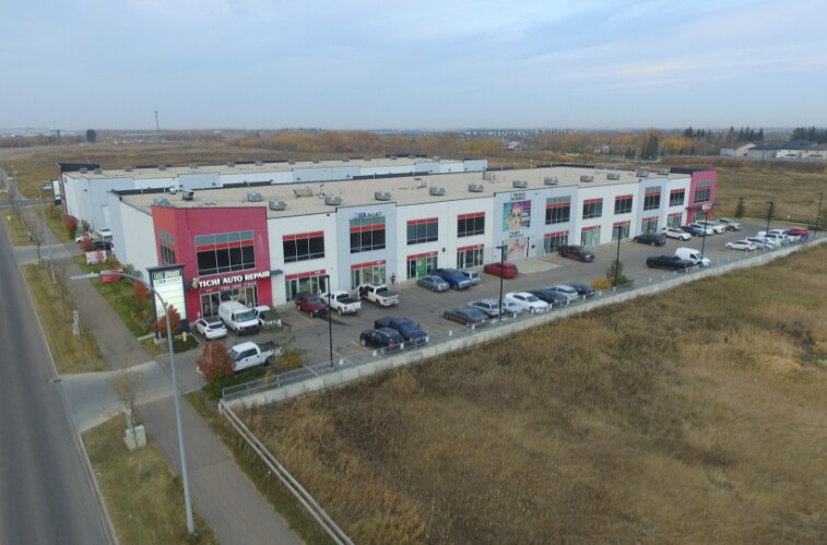 16135-16157 142nd St, Edmonton, AB à vendre Photo principale- Image 1 de 1