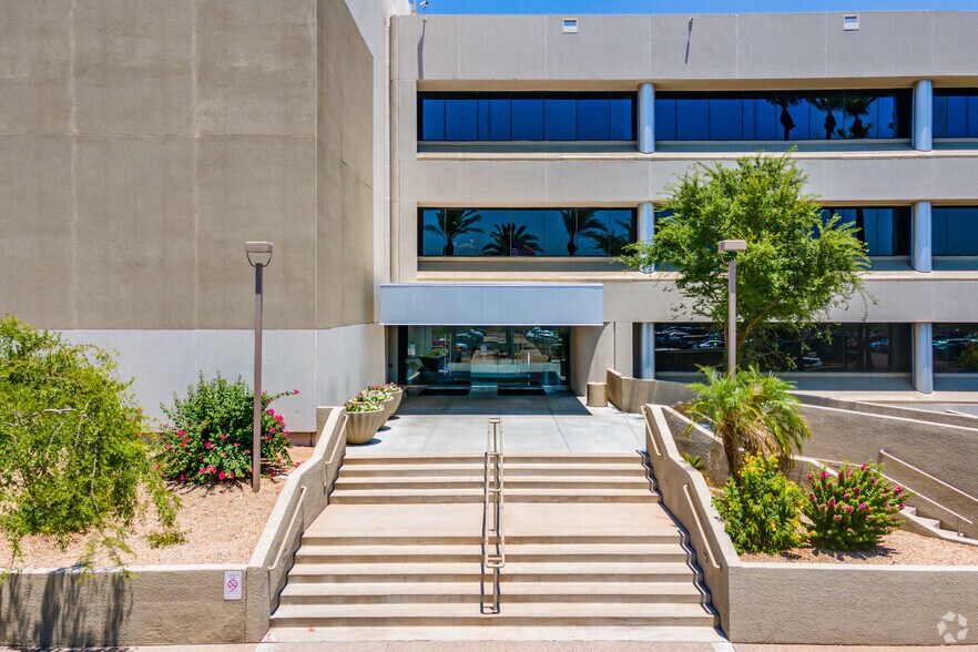 18444 N 25th Ave, Phoenix, AZ à louer - Photo du bâtiment - Image 3 de 8