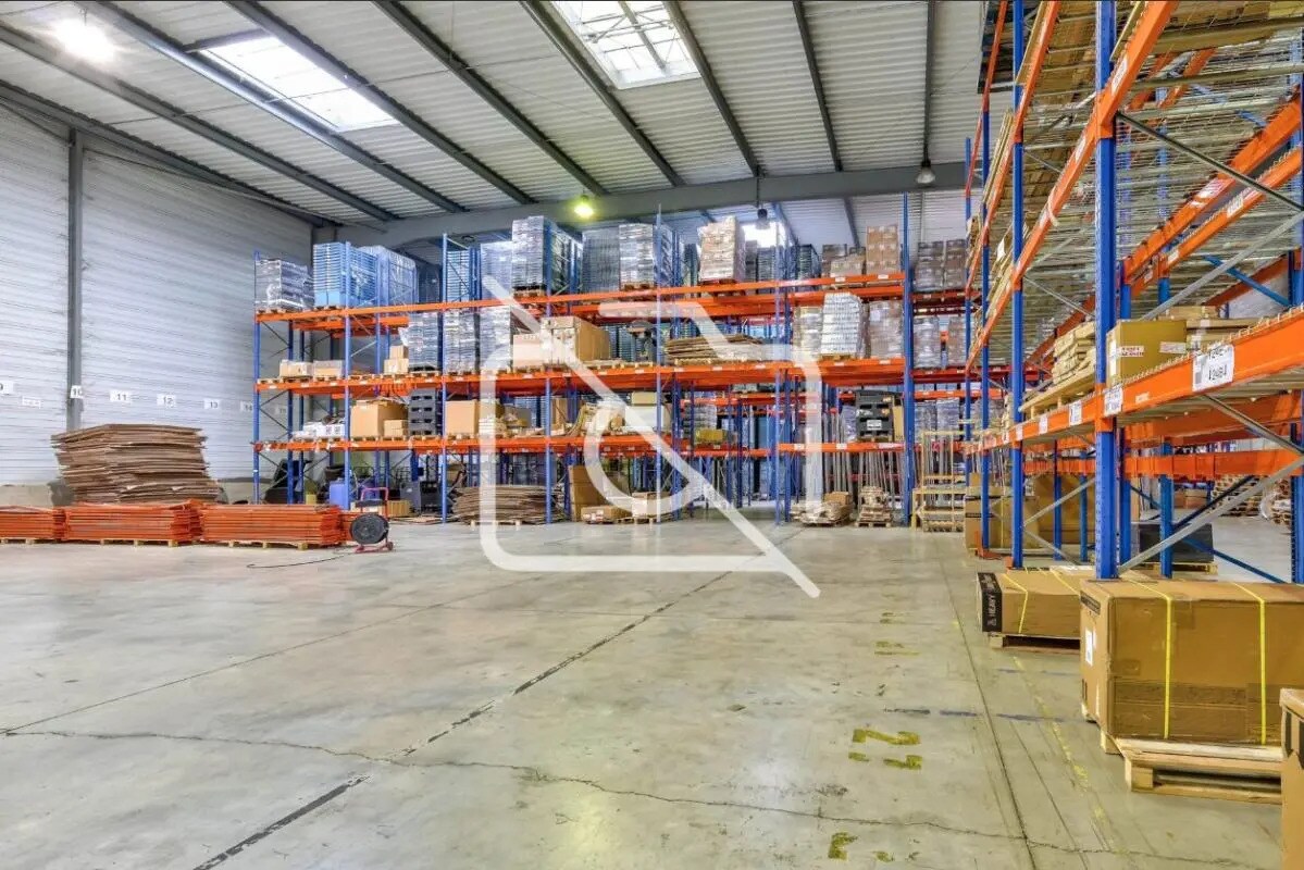 Industrial in Saint-Thibault-des-Vignes for lease Primary Photo- Image 1 of 6