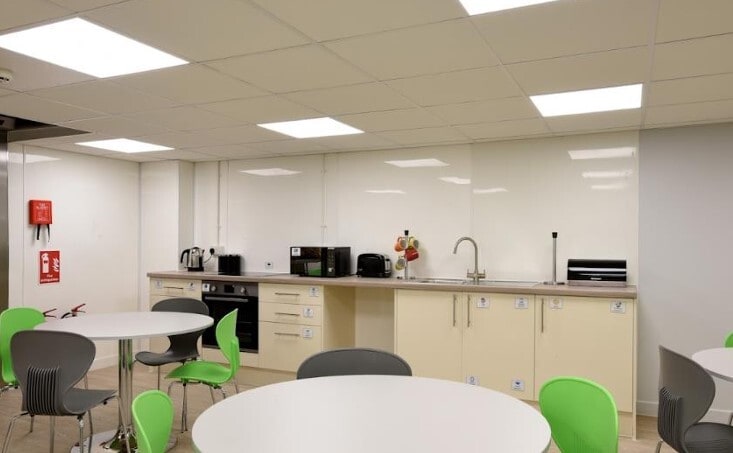 Glyndwr Rd, Cwmbran, BGW NP44 1QS - Unité Education - - Photo intérieure - Image 2 of 3