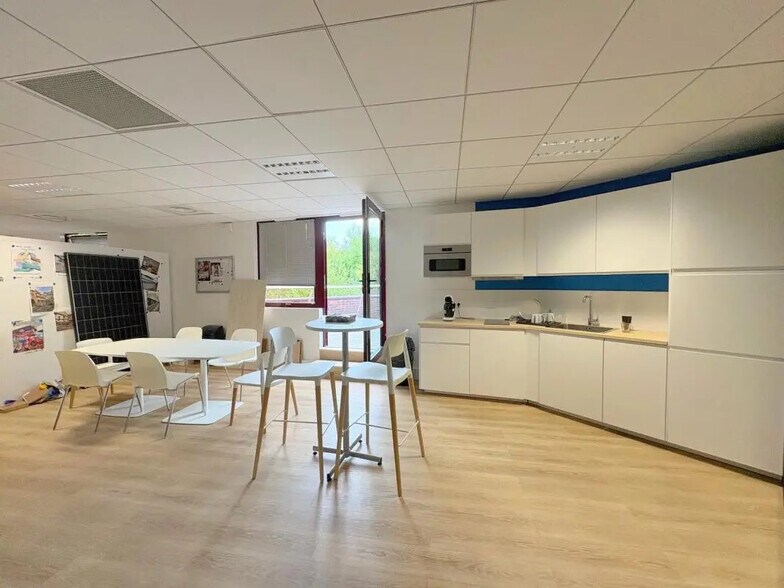 Bureau dans Saint-Germain-en-Laye à louer - Photo du bâtiment - Image 3 de 23