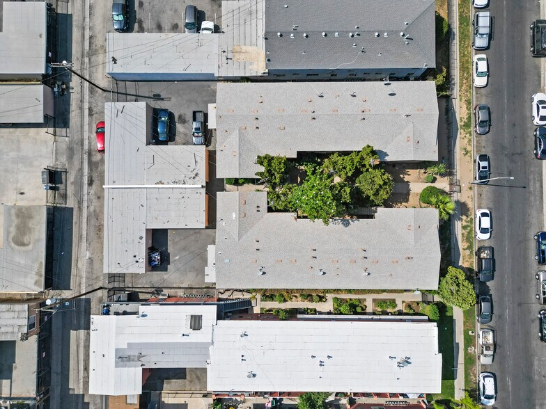 7336-7340 Milwood Ave, Canoga Park, Canoga Park, CA à vendre - Photo du bâtiment - Image 3 de 9