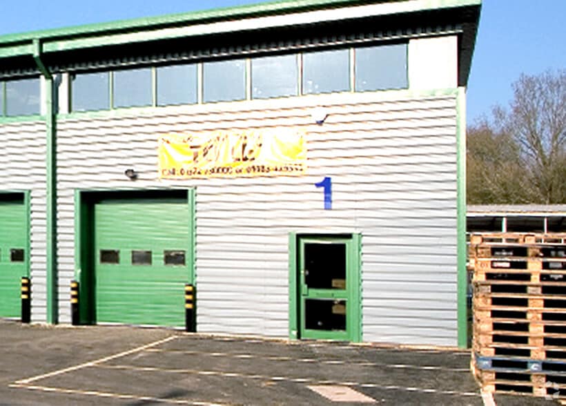 Combe Ln, Wormley for lease - Building Photo - Image 3 of 6