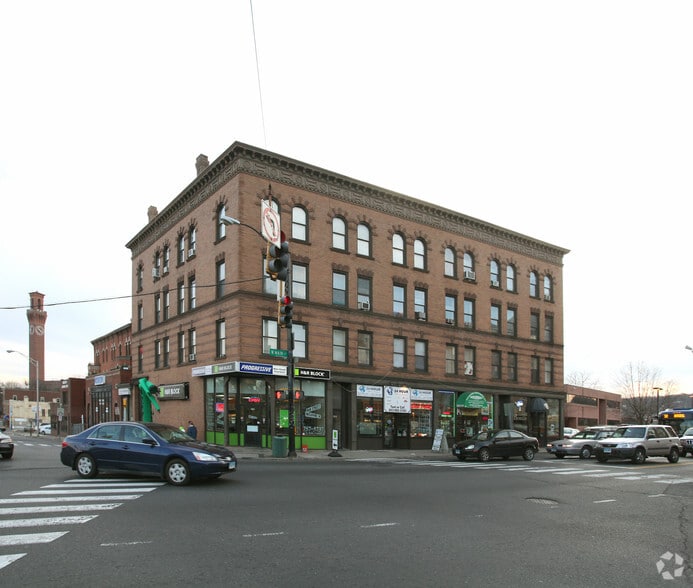 343-357 W Main St, Waterbury, CT à vendre - Photo du bâtiment - Image 2 de 69