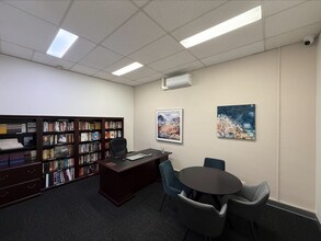 5 Barlyn Rd, Mount Waverley for lease Interior Photo- Image 2 of 10