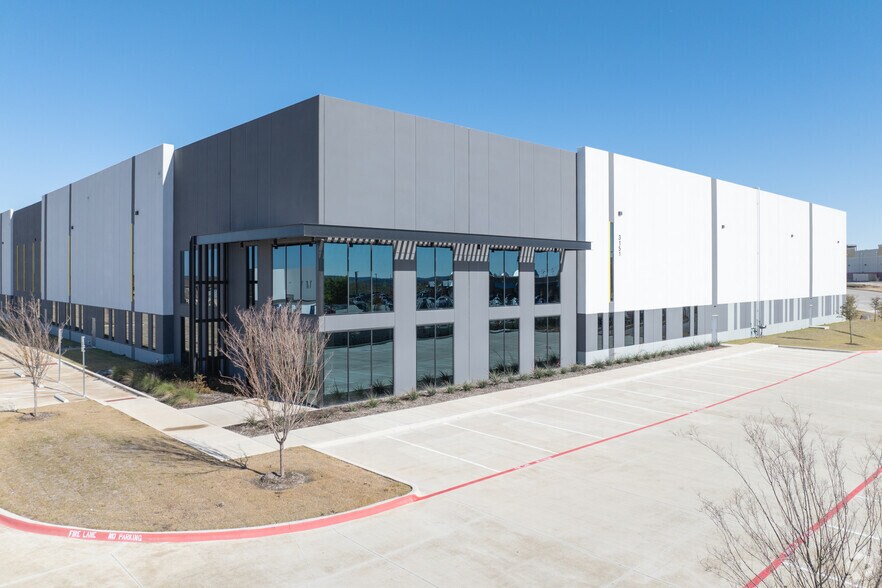 3101 NW Centre Drive, Fort Worth, TX à louer - Photo du bâtiment - Image 3 de 8
