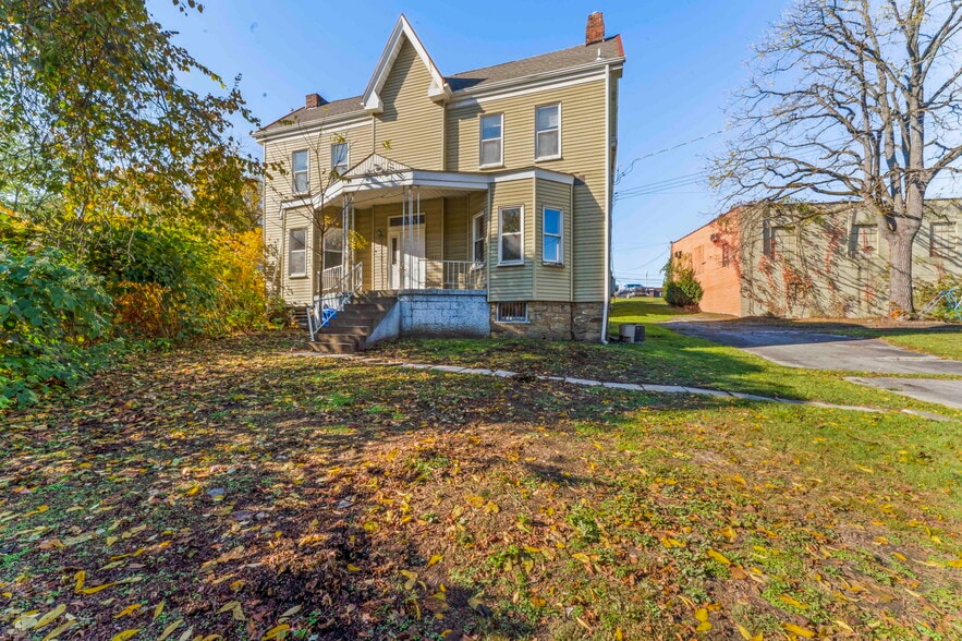 5131 Clairton Blvd, Pittsburgh, PA à vendre - Photo du bâtiment - Image 2 de 36