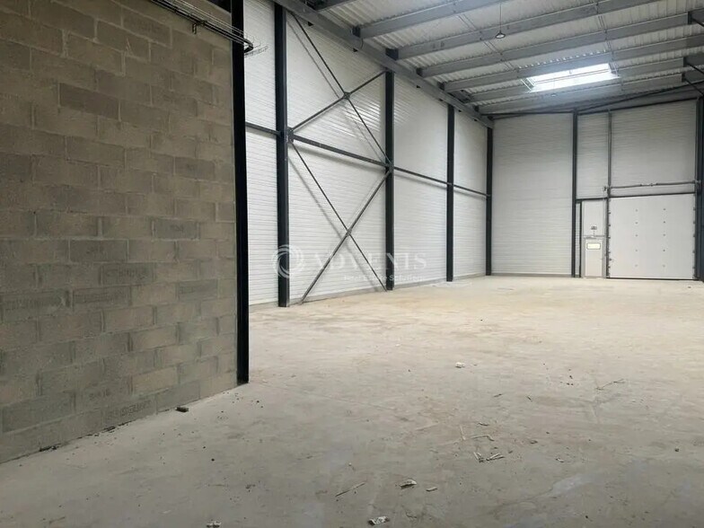 Local d'activités dans Louvres à vendre - Photo du bâtiment - Image 2 de 8