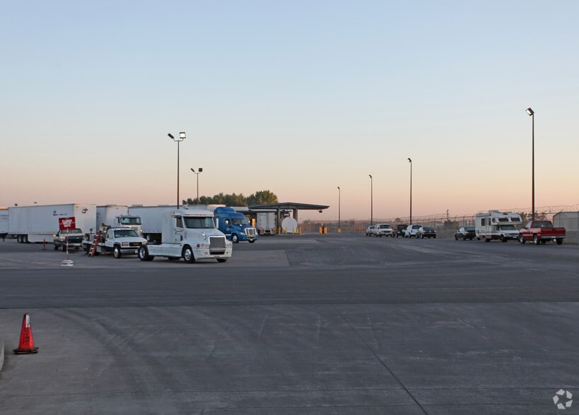 2577 W Yosemite Ave, Manteca, CA for sale - Building Photo - Image 2 of 5