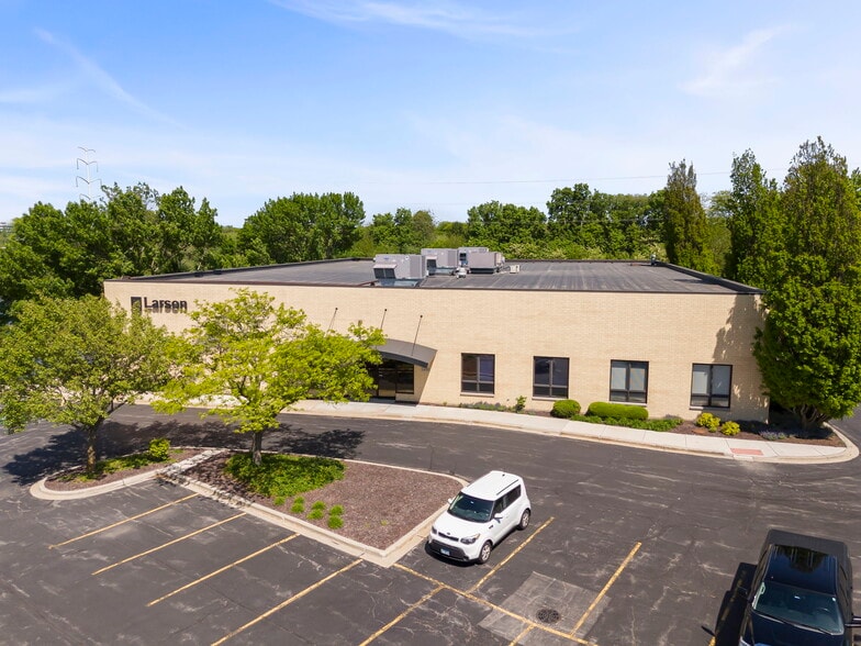 1488 Bond St, Naperville, IL à vendre - Photo du bâtiment - Image 2 de 34