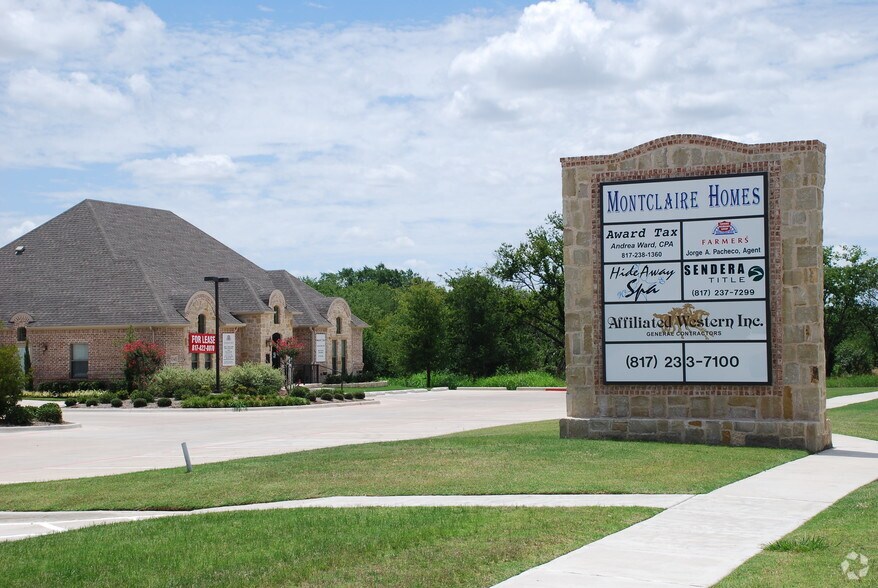 5748 Boat Club Rd, Fort Worth, TX à vendre - Photo du bâtiment - Image 3 de 30