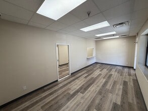 907 N Bluff Rd, Collinsville, IL à louer Photo intérieure- Image 2 de 11