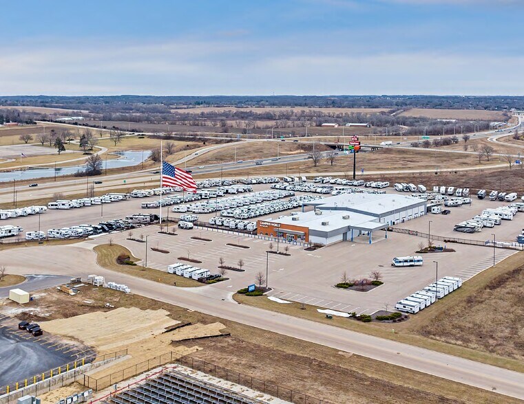 6135 All World Way, Roscoe, IL à vendre - Photo du bâtiment - Image 1 de 1