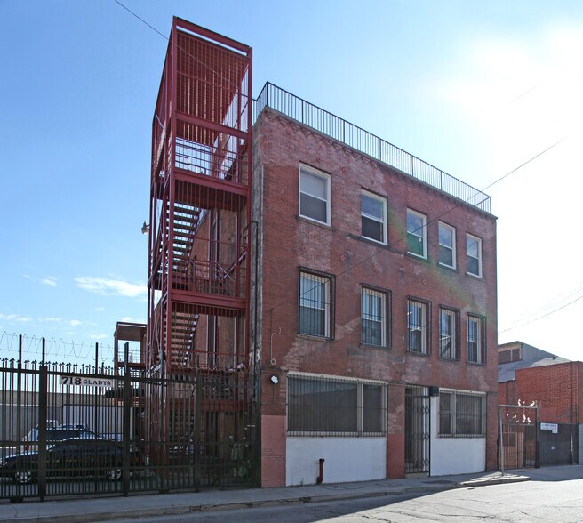 718 Gladys Ave, Los Angeles, CA à vendre - Photo du bâtiment - Image 2 de 2