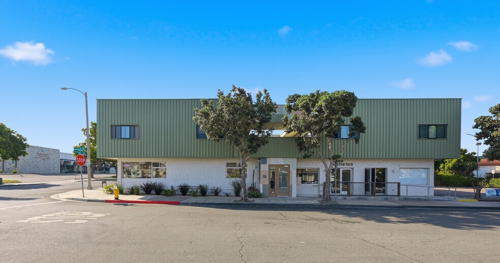 2727 Roosevelt St, Carlsbad, CA à louer - Photo du bâtiment - Image 2 de 2