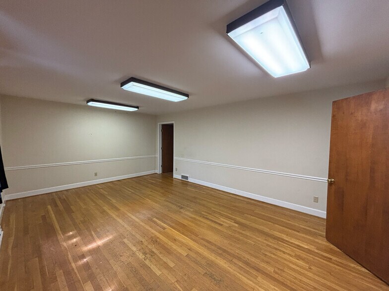 3536 Vest Mill Rd, Winston-Salem, NC à louer - Photo du bâtiment - Image 2 de 12