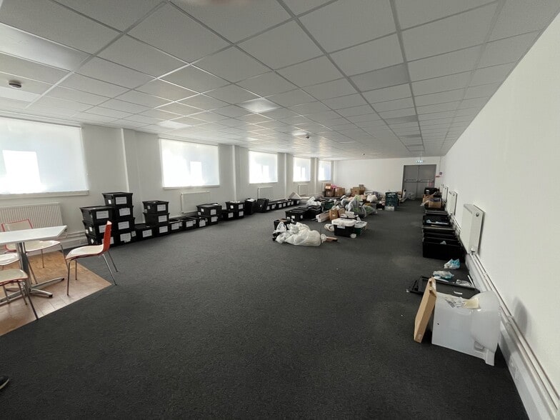 Swallowfields, Welwyn Garden City for sale - Building Photo - Image 2 of 8