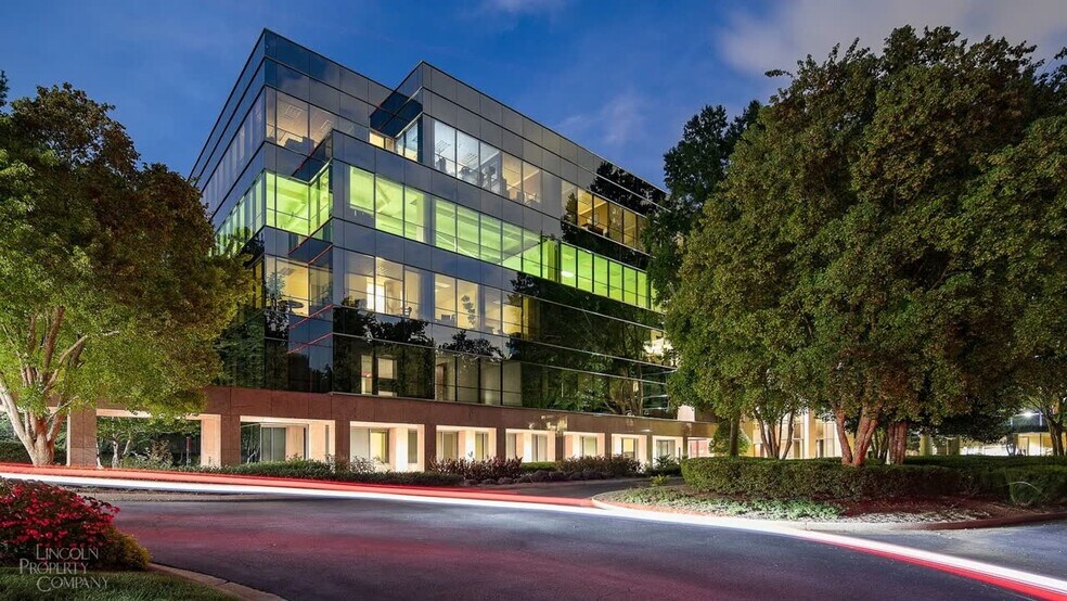 200 Ashford Ctr N, Atlanta, GA à louer - Vidéo sur l’inscription commerciale - Image 2 de 24