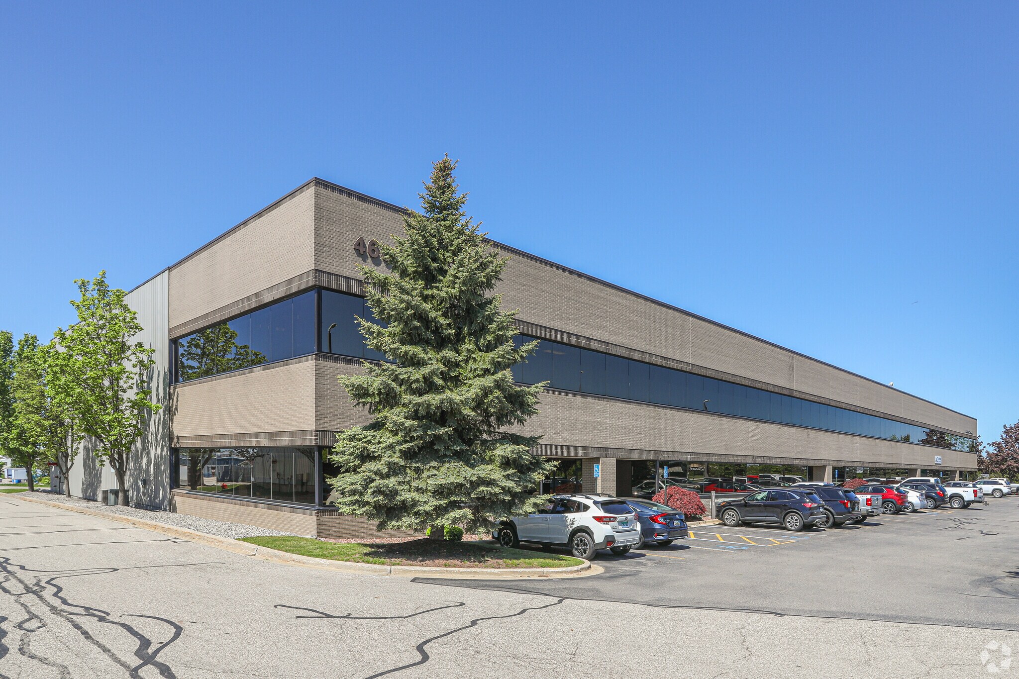 4665 Broadmoor Ave SE, Grand Rapids, MI for lease Primary Photo- Image 1 of 6