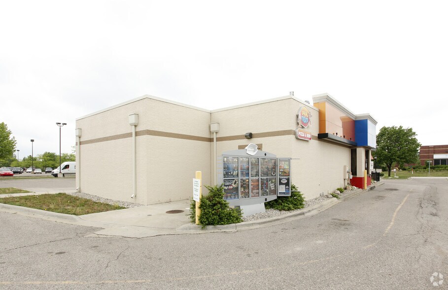 15155 Silver Pky, Fenton, MI à vendre - Photo du bâtiment - Image 2 de 7