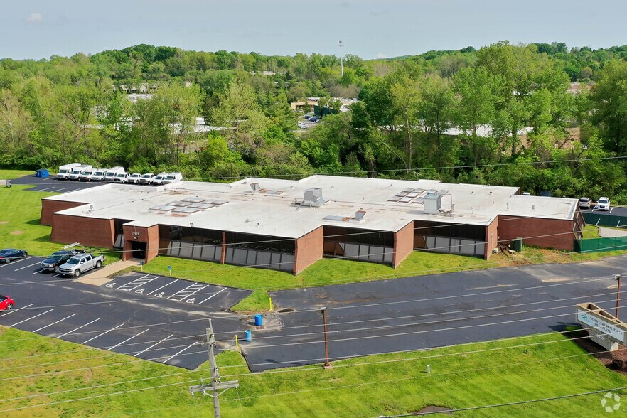 13975 Manchester Rd, Manchester, MO à louer - Photo du bâtiment - Image 3 de 10